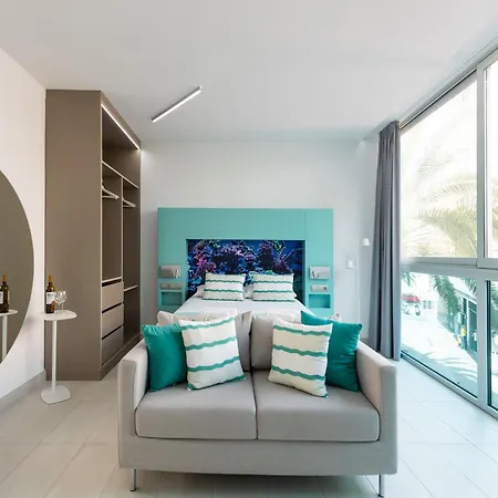 Bright Coastal For 2 Guests Appartamento *